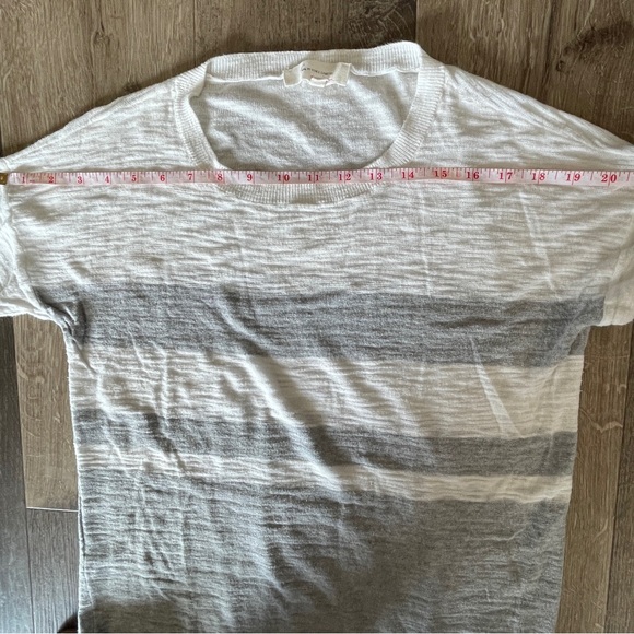 Vince Camuto Grey & White Stripe Crew Neck 3/4 Sleeves Fall Top Size XS - Picture 4 of 5